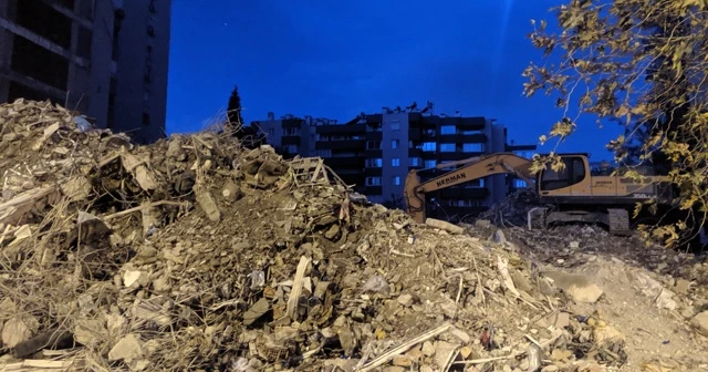 Yılmaz Erbek apartmanından 3 kişinin daha cansız bedeni çıkartıldı