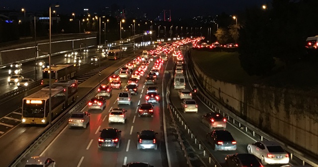 56 saatlik kısıtlama sonrası 15 Temmuz Şehitler Köprüsü'nde trafik yoğunluğu