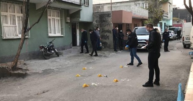 Adana’da sokakta ses bombası patladı