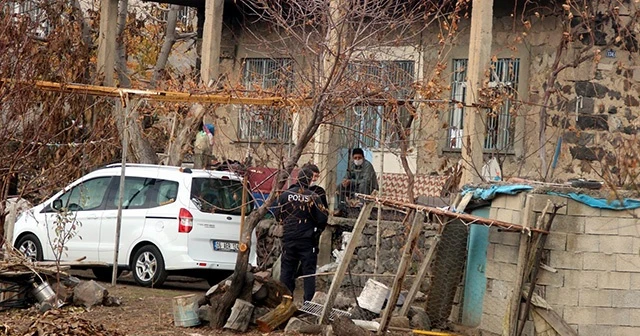 Ağabey ile kardeş ölü bulundu