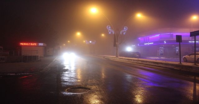 Ağrı’da akşam saatlerinde sis etkili oldu