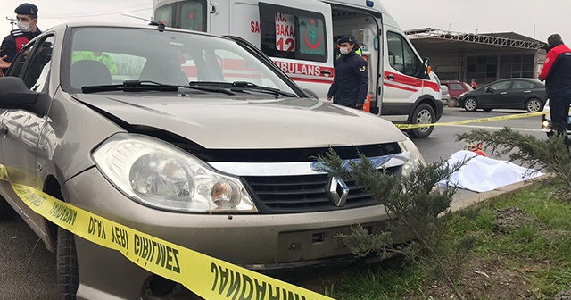 Ambulans otomobile çarptı: 1 ölü 2 yaralı