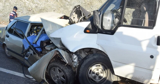 Antalya'da feci kaza: 2 ölü, 1 yaralı