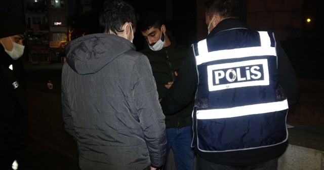 Aranma kaydı bulunan genç, polise adres sorunca gözaltına alındı