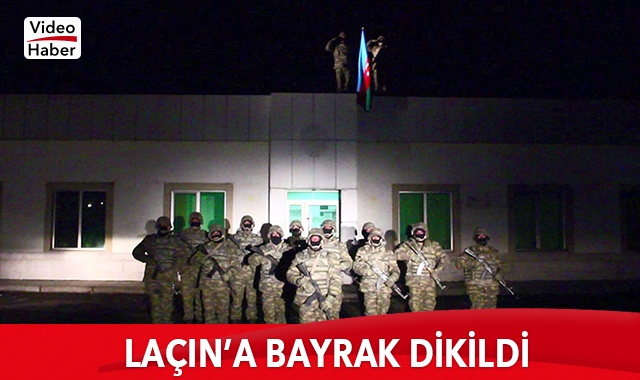 Azerbaycan ordusu işgalden kurtarılan Laçın&#039;a bayrak dikti
