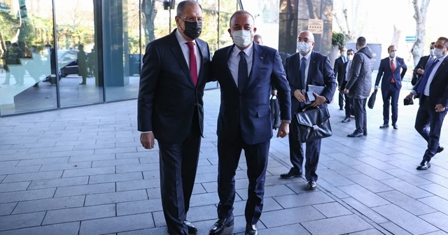 Bakan Çavuşoğlu ve Rus mevkidaşı Lavrov Soçi’de görüştü