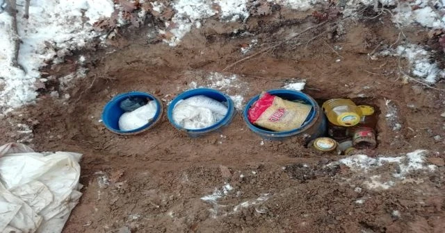 Bitlis'te 3 sığınak ve yaşam malzemeleri ele geçirildi