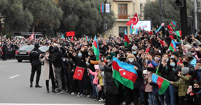Cumhurbaşkanı Erdoğan’a Azerbaycan&#039;da sevgi gösterisi