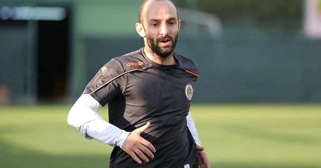 Efecan Karaca Kovid-19'a yakalandı