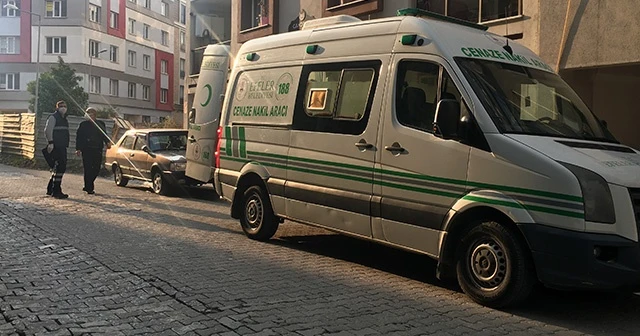 Eşi hastanede tedavi gören yaşlı adam evde ölü bulundu