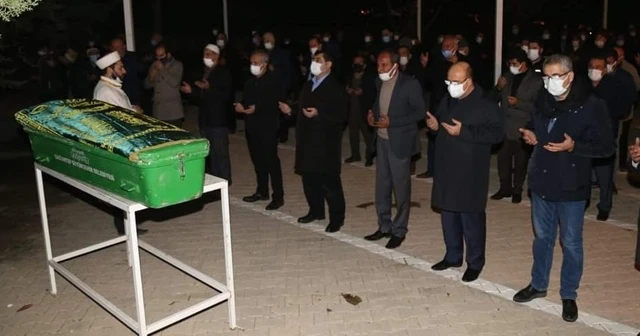 Hastane yangınında ölen eski belediye başkanı toprağa verildi