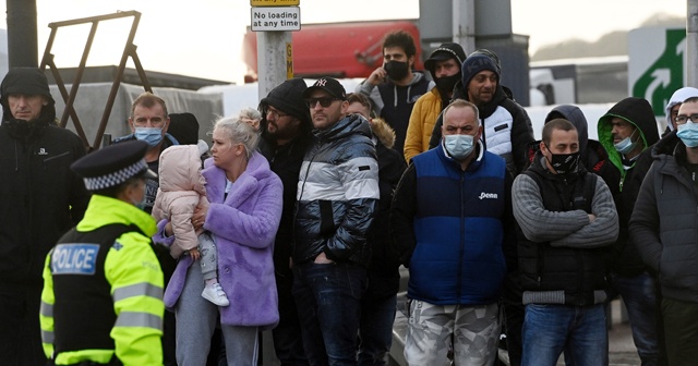 İngiltere ve Fransa sınırındaki gergin bekleyiş devam ediyor