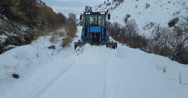 İran sınırında kar temizleme çalışması