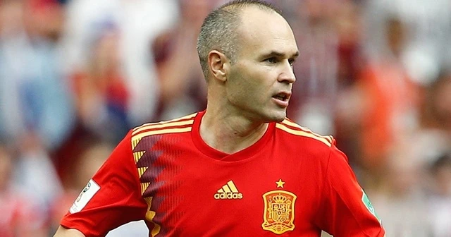 İspanyol futbolcu Iniesta 4 ay forma giyemeyecek