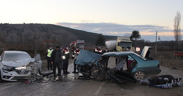 Isparta’da 2 otomobil kafa kafaya çarpıştı: 1 ölü, 4 yaralı