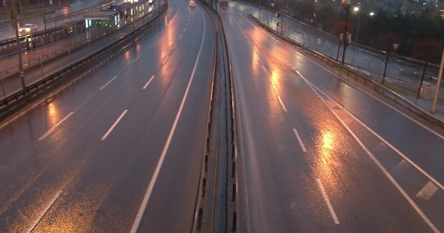 İstanbul’da yollar sokağa çıkma kısıtlamasında boş kaldı