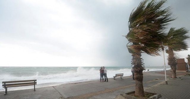 İzmir, Aydın ve Muğla çevrelerinde yağış ve fırtına uyarısı