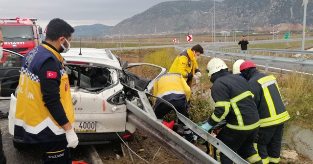 İzmir-İstanbul Otoyolu&#039;nda feci kaza: 3 ağır yaralı