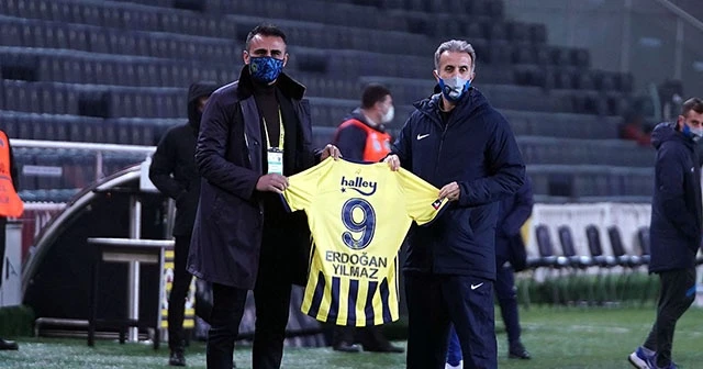 Kadıköy’de Erdoğan Yılmaz’a imzalı forma
