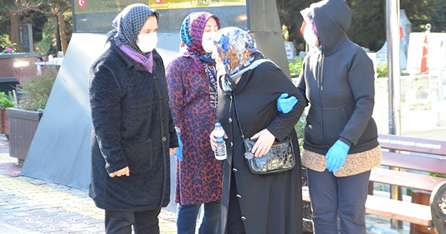 Kalp krizinden ölen kadın ile koronavirüsten ölen kadının cenazeleri karıştı