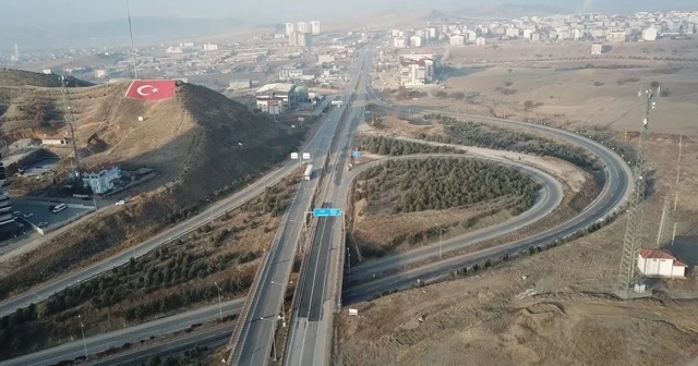 Kilit kavşakta yollar boş kaldı