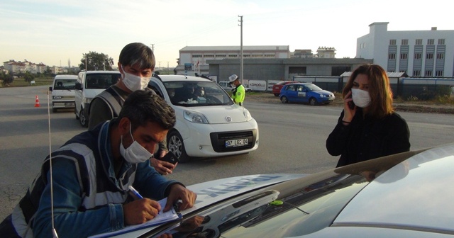 Kısıtlamada polise yakalanınca "Herkes dışarda" diyerek avukatını aradı