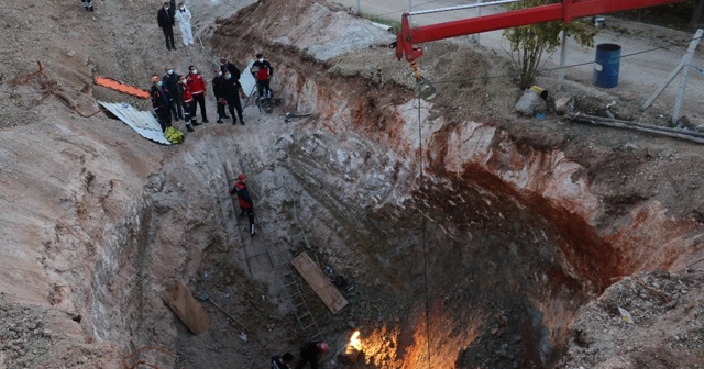 Kuyu açarken göçük altında kalan işçinin cansız bedenine ulaşıldı