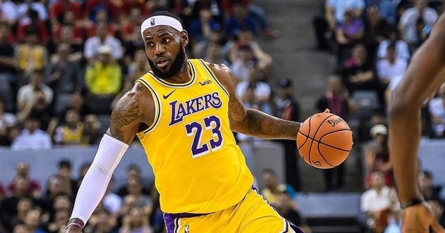 Lakers 2 yıldız oyuncusu ile sözleşme yeniledi
