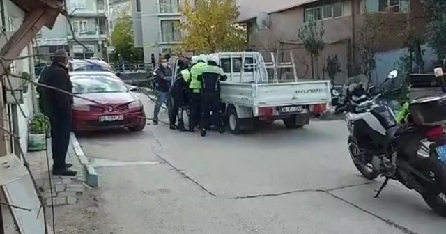 Maskesiz sürücü ile polis kovalamacası yakalanınca son buldu