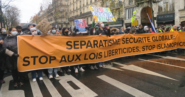 Paris’te protesto: 50 gözaltı