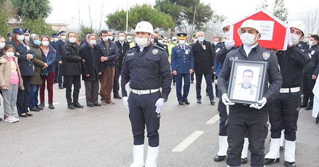 Polis memuru görev başında kalbine yenik düştü