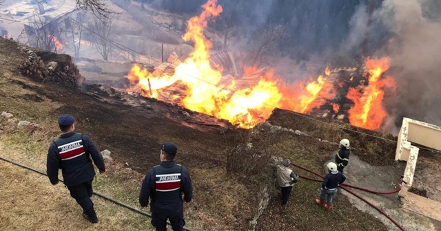 Rize&#039;de çıkan yangın kontrol altına alındı