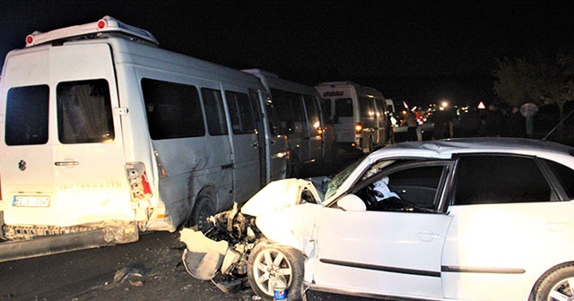 Şanlıurfa&#039;da 5 araçlı zincirleme kaza: 3 yaralı