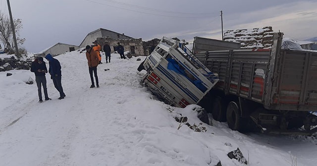 Sarıkamış’ta kar yağışı beraberinde kaza getirdi