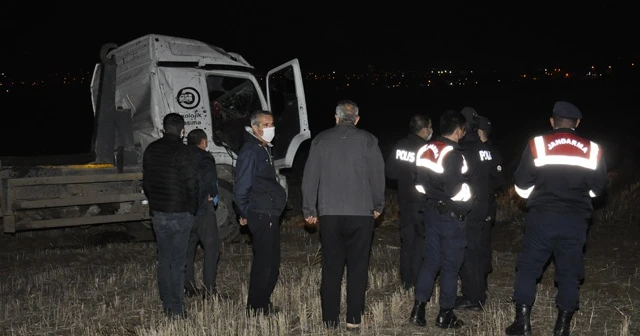 Sokağa çıkma kısıtlamasında çaldığı kamyonla kaza yaptı