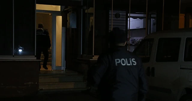 Tabancasını temizlemek isterken annesini vurdu