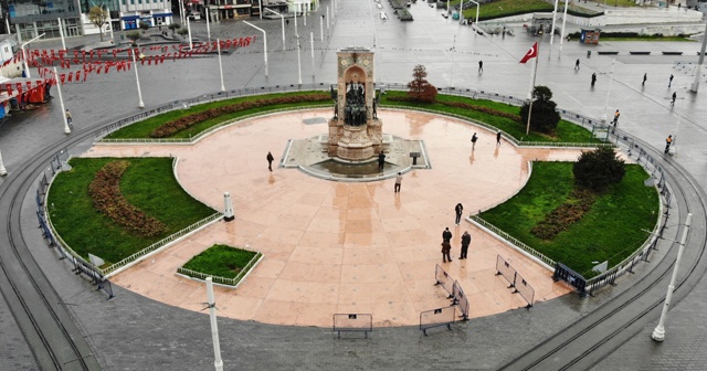 Taksim Meydanı turistlere kaldı