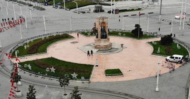 Taksim Meydanı turistlere kaldı