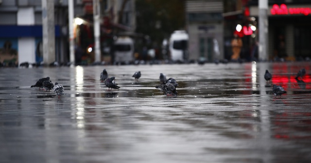 Taksim Meydanı ve İstiklal Caddesi boş kaldı