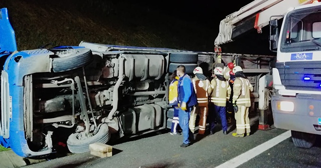 TIR&#039;ın altında kalan sürücü yaşamını yitirdi