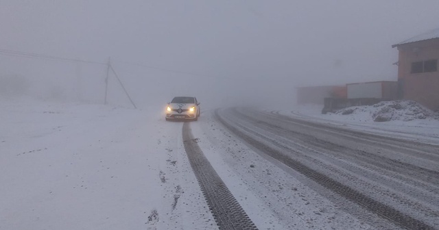 Tunceli’de kardan kapanan 52 köy yolu ulaşıma açıldı, 4&#039;ünde çalışma sürüyor