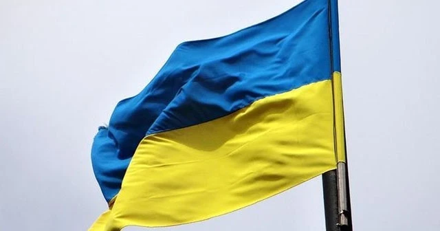 Ukrayna, İngiltere ile uçuşları durdurmayacak