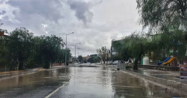 Urla’yı sağanak yağış vurdu