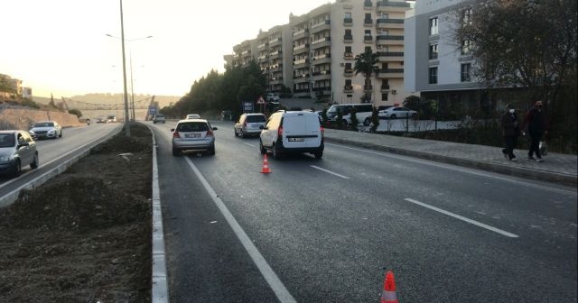 Yaya geçidinden geçen motosiklete otomobil çarptı