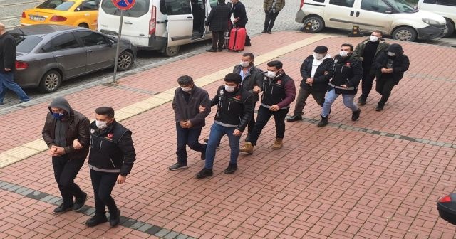 Zehir tacirleri polisin eş zamanlı operasyonuyla yakalandı