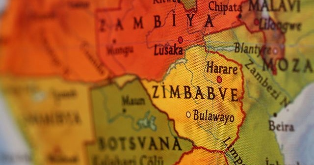 Zimbabve&#039;de 10 bin kişiye işe gitmeden maaş verilmiş