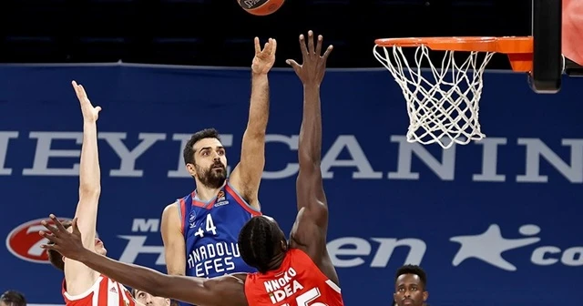 Anadolu Efes, Kızılyıldız mts'i farklı yendi