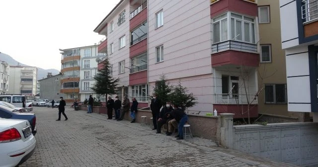Anne korona virüse yenik düştü, karnındaki bebeği kurtarıldı