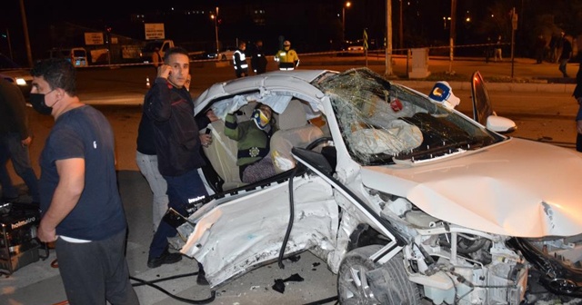 Antalya'da feci kaza: 3 ölü, 4 yaralı