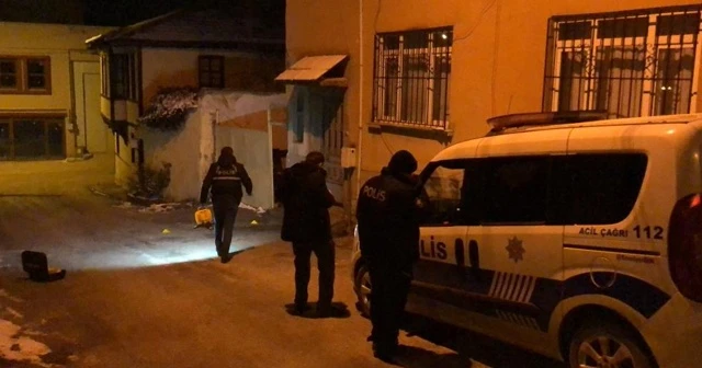 Aynı evde birlikte alkol aldığı arkadaşı tarafından bıçaklandı